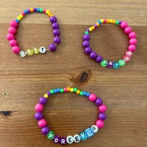 A cute best-friend-forever set bracelet for best friends